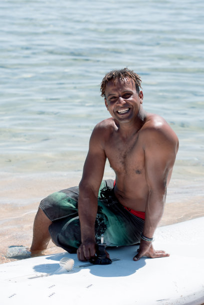 微笑的男人图片下载