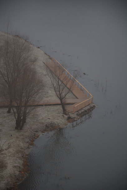 俯瞰公园和湖图片下载
