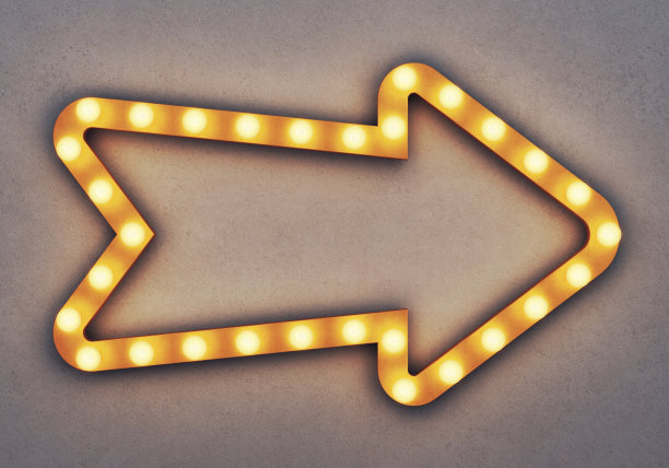 混凝土背景上的金色霓虹箭头图片下载