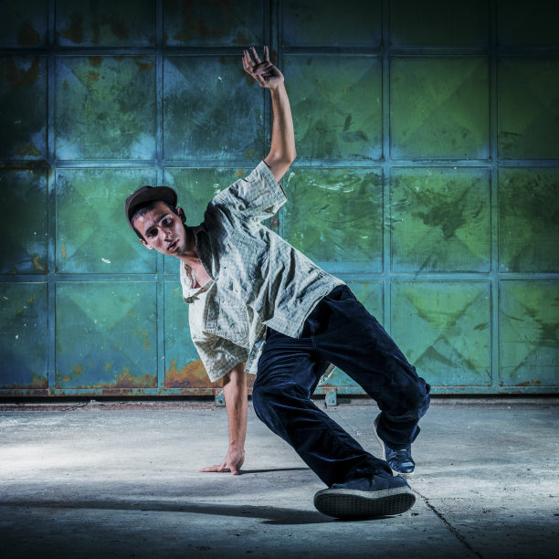 跳霹雳舞的舞者图片下载