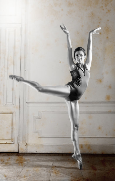 芭蕾舞者美丽的女人跳舞图片下载