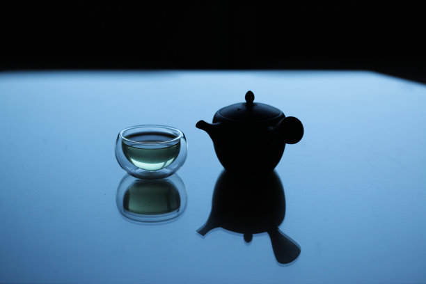 德名九州壶和玻璃配日式煎茶图片下载