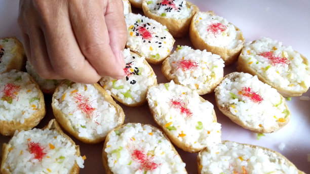 季节性食品和饮料- Inarizushi图片下载