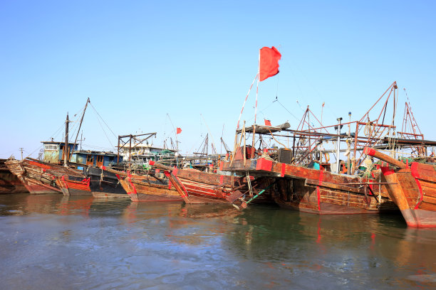 冬天，海上渔船图片下载