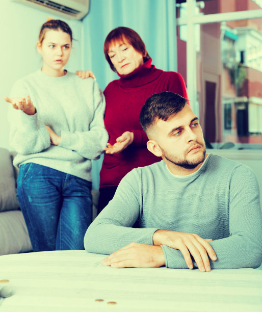 一个在家庭关系上有问题的懊恼的家伙图片下载