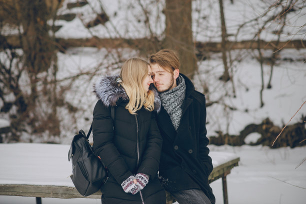 夫妇在冬天图片下载