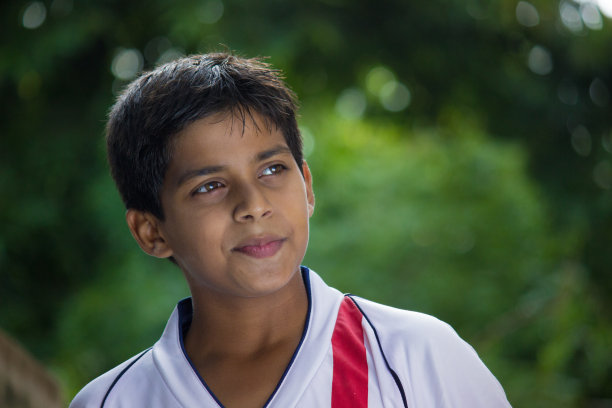 微笑的孩子图片下载