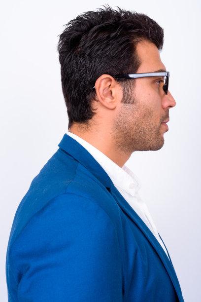 白色背景下的商人影棚照图片下载