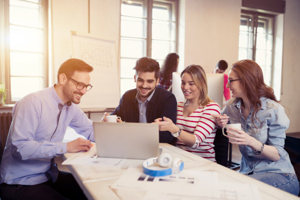 创业团队头脑风暴会议的概念在办公室图片下载