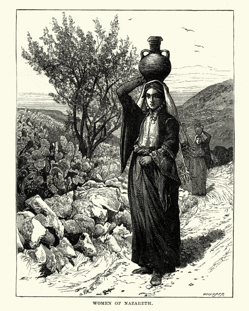 拿撒勒的妇女，头上顶着水罐图片下载