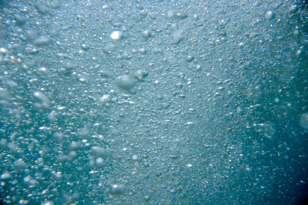 海水的泡沫和海水的冲刷图片下载