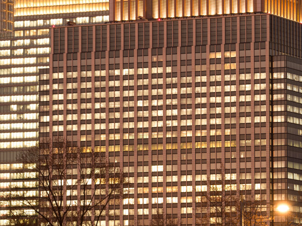 丸之内的高层建筑群图片下载