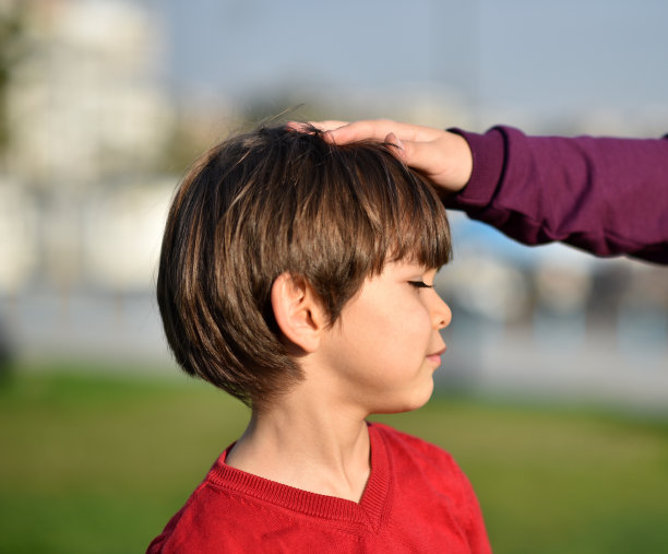 小男孩肖像图片下载