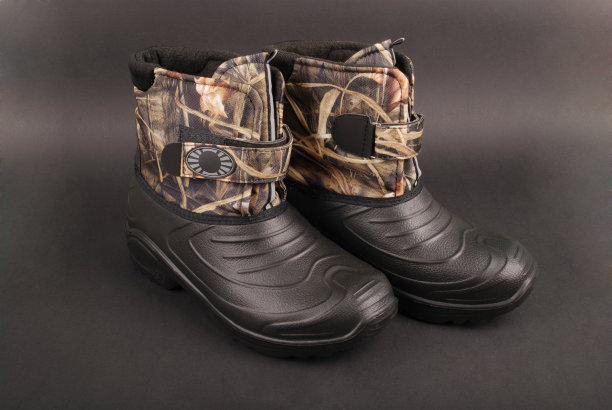 钓鱼靴适合远足、钓鱼、旅游图片下载