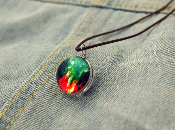 发光的水晶球拍摄的背景图片下载