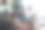 亚洲家庭在家里看电脑。素材图片