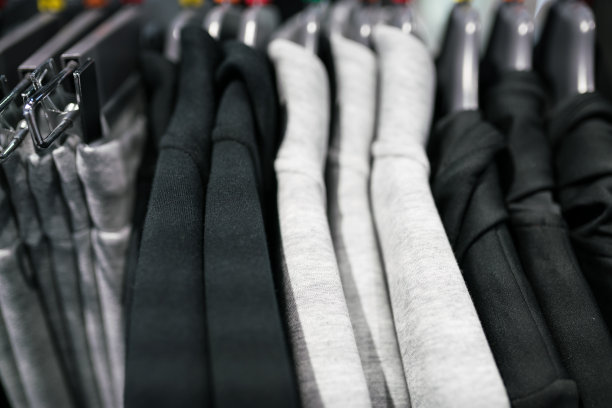 男运动衫在市场上销售图片下载