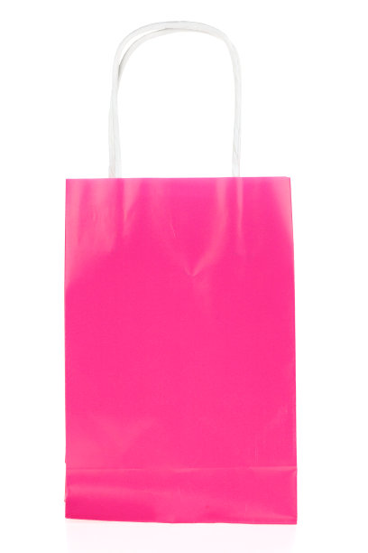 粉红色的购物袋。白色背景上的玫瑰包装。粉红色纸袋模型与副本空间图片下载