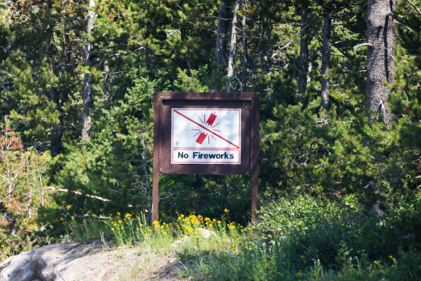 森林附近不准放烟火图片下载