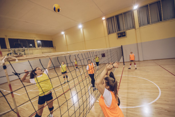 排球队在比赛中进行比赛图片下载