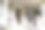 女商人下班后回到郊区的房子图片下载