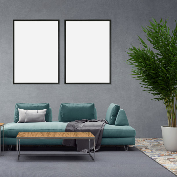 灰色的墙上挂着空白的相框，前面是沙发图片下载