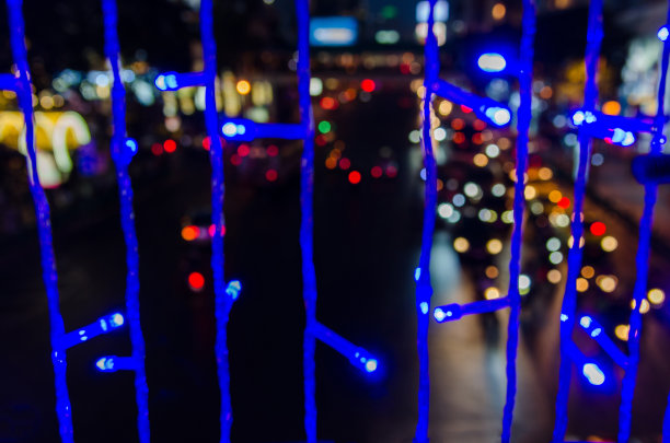 散景的背景是城市街道的车灯。图片下载