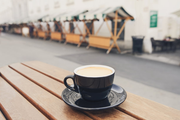 在咖啡店喝杯咖啡图片下载