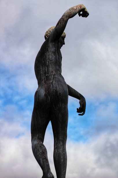 里斯本花园中的石像图片下载