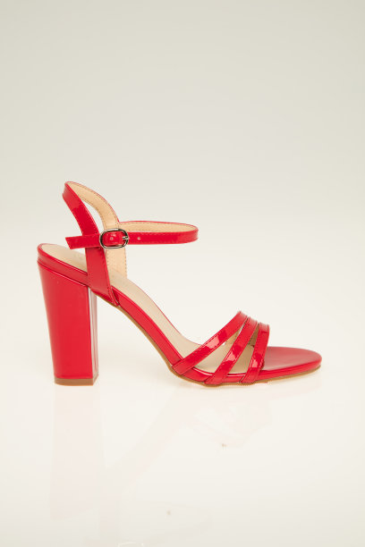 红色系带高跟鞋图片下载