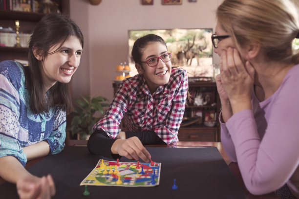 家庭的游戏图片下载