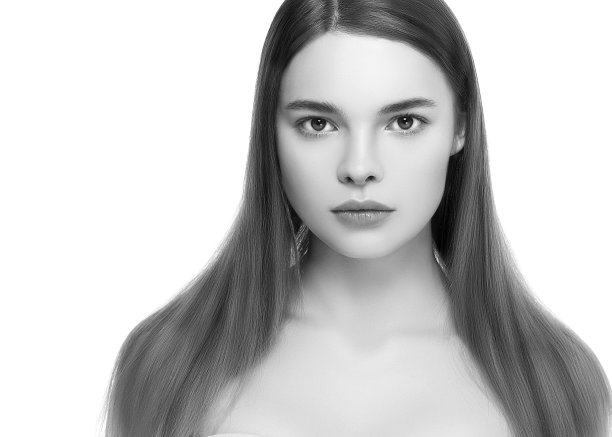 年轻美丽的女人脸肖像与健康的皮肤黑和白图片下载