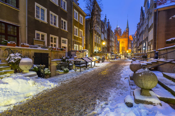 格但斯克美丽的Mariacka街，雪夜图片下载