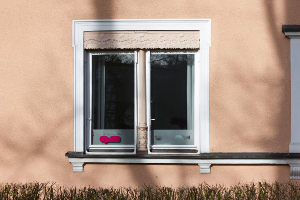 冬季历史名城的立面和建筑图片下载