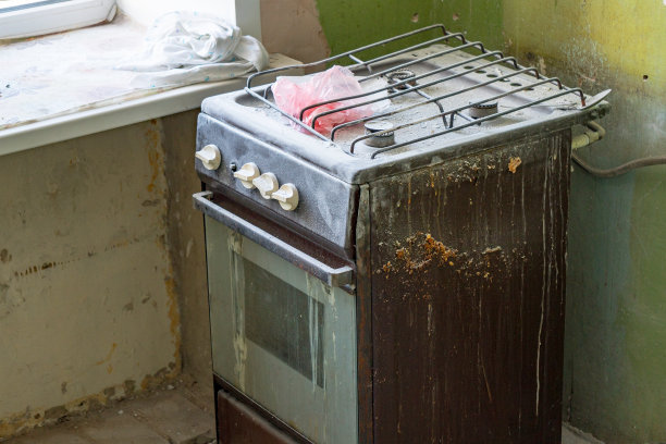 旧的，肮脏的，废弃的煤气炉图片下载