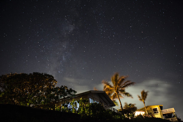 夏威夷夜空中的银河图片下载