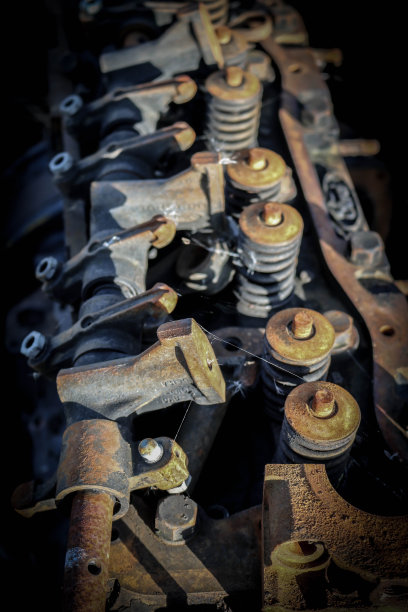 生锈的发动机图片下载