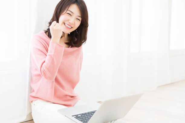 女人用的笔记本电脑图片下载