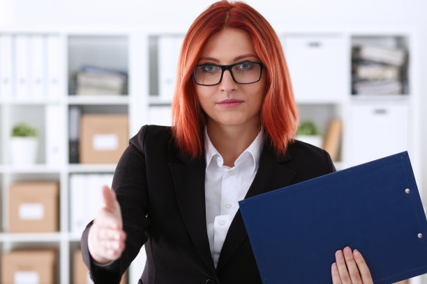 女商人伸出手来打招呼图片下载