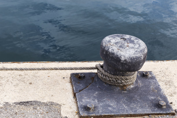 系泊在渔港图片下载