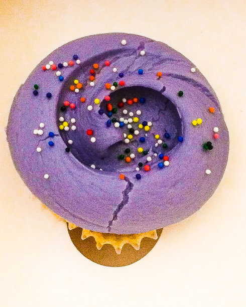 紫色纸杯蛋糕，纽约，美国图片下载