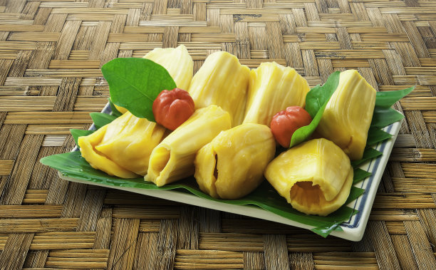 芭蕉叶上有菠萝蜜和樱桃素材图片