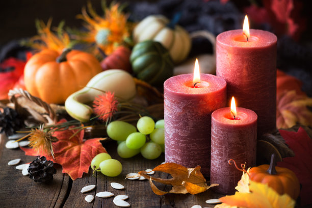 秋天的安排与点燃的蜡烛图片下载