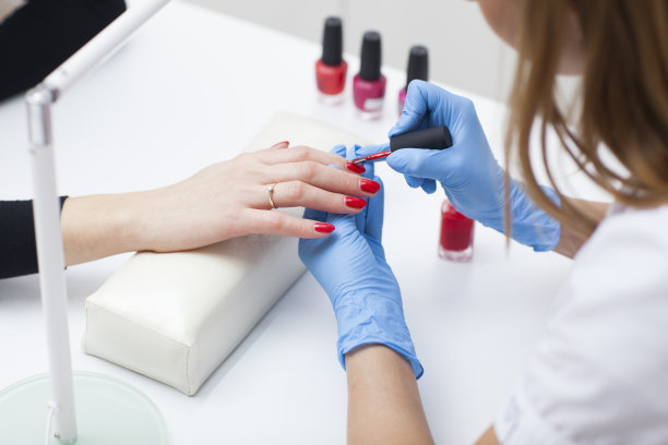 修指甲。图片下载