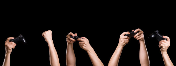 一组带有游戏手柄的手图片下载
