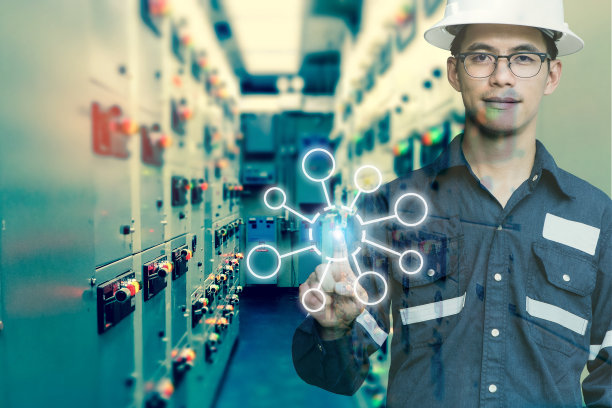 工程师或技术员的双重曝光手指控制开关齿轮电气室油气平台或工厂的工业用空白工具图标，商业和电气行业的概念。图片下载