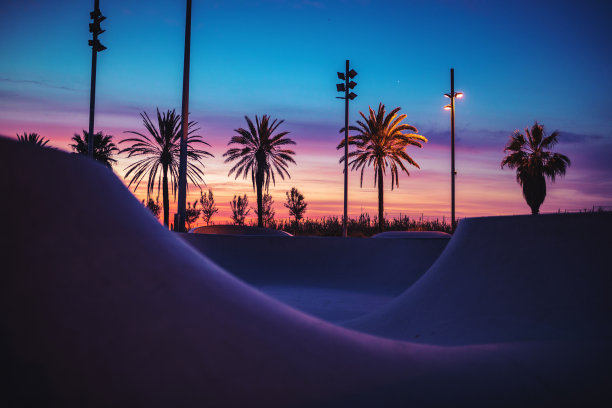 这座城市就像滑板公园一样苏醒图片下载