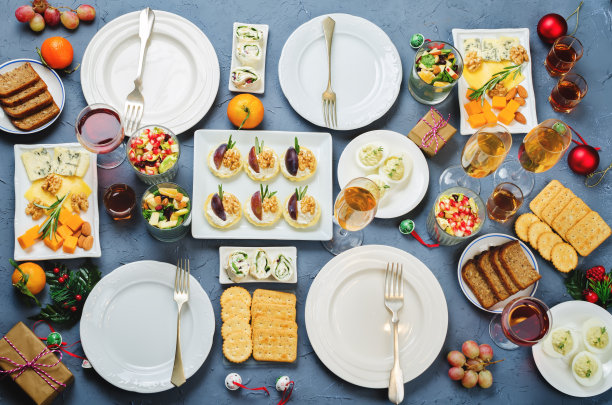 圣诞开胃菜庆祝餐桌设置图片下载