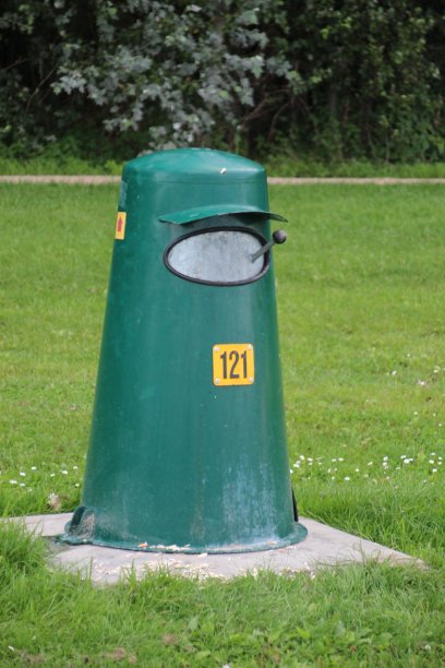 Zevenhuizerplas上的垃圾桶图片下载