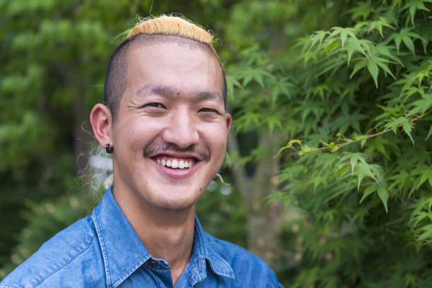 年轻人的肖像图片下载